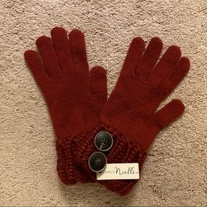 NWT Simply Noelle deep red knit gloves with buttons